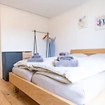 Eiger In See- Und Bergnaehe, Modern, Mit Balkon Und Aussicht Fuer 4 Gaeste Spiez