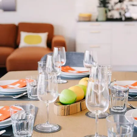 Eiger In See- Und Bergnähe, Modern, Mit Balkon Und Aussicht Für 4 Gäste Spiez