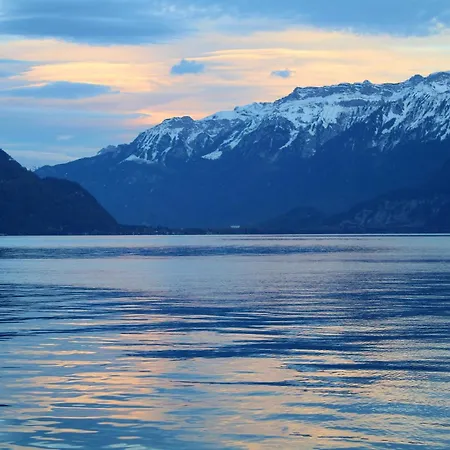 Eiger In See- Und Bergnaehe, Modern, Mit Balkon Und Aussicht Fuer 4 Gaeste Spiez