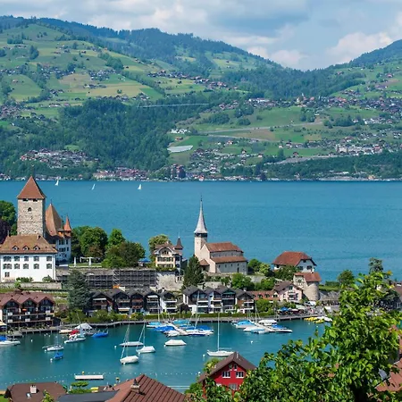 Eiger In See- Und Bergnaehe, Modern, Mit Balkon Und Aussicht Fuer 4 Gaeste