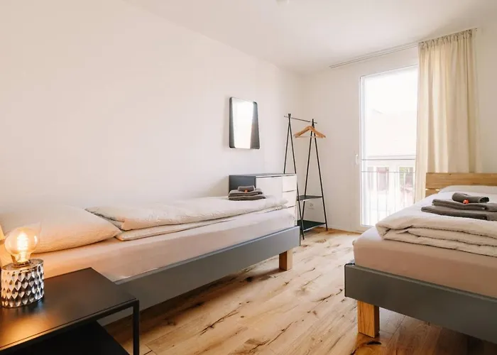 Eiger In See- Und Bergnaehe, Modern, Mit Balkon Und Aussicht Fuer 4 Gaeste