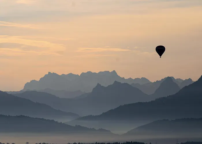 Eiger In See- Und Bergnaehe, Modern, Mit Balkon Und Aussicht Fuer 4 Gaeste * Spiez